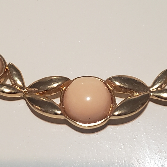 Avon Necklace Peach Beads Gold Tone 18" - Picture 2 of 5